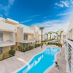 Stylish Poolside Apartment, Jesolo-Venice