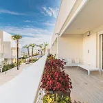 Stylish Poolside Apartment, Jesolo-Venice